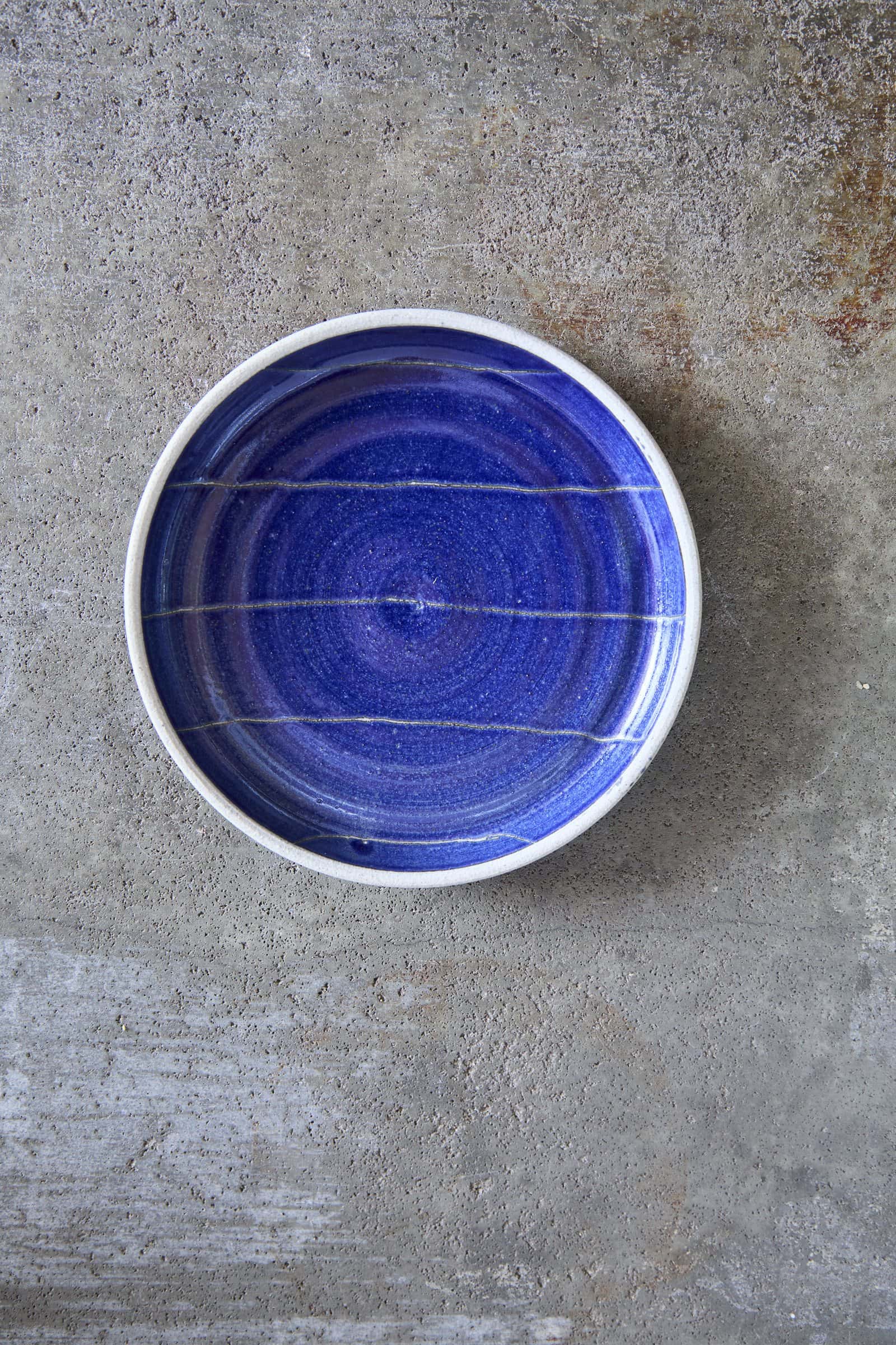 Scored Lines Plate, Indigo on White Clay