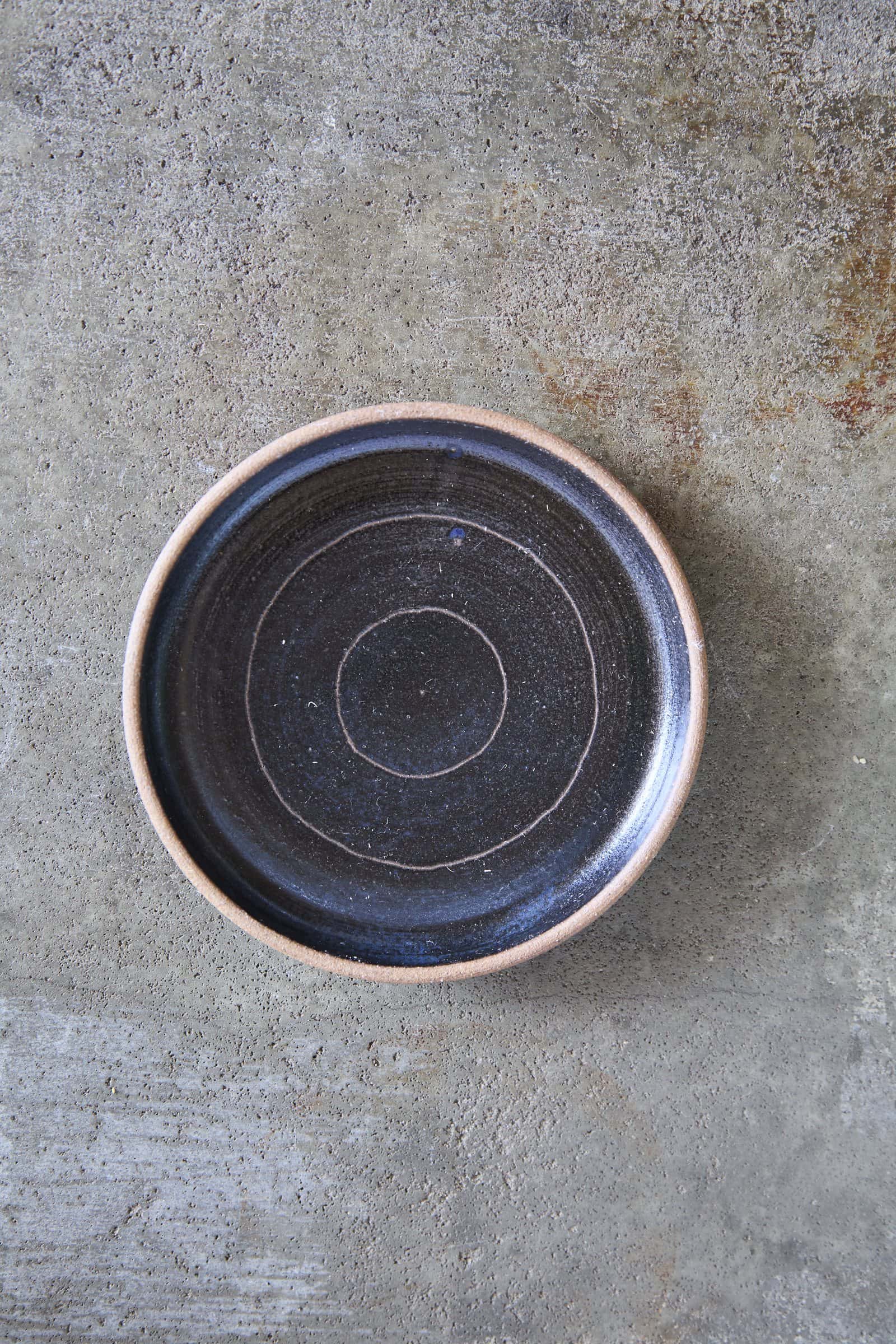 Scored Circles Plate, Indigo on Natural Clay
